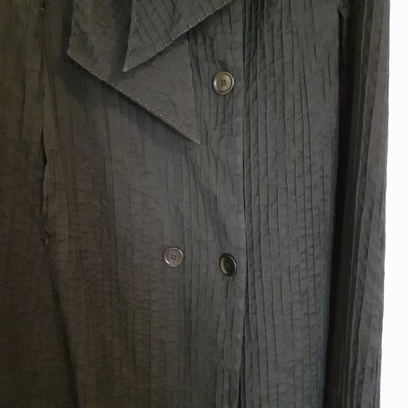 Vintage Tuxster Double Breasted Pintuck Cape with Neck Tie Black - Picture 5 of 11